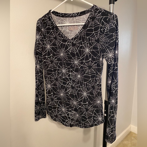 No Boundaries Spiderweb Shirt - Picture 1 of 3